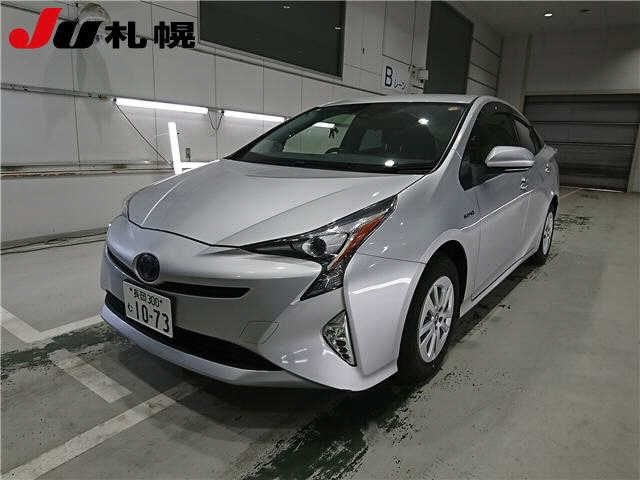 TOYOTA PRIUS — фото