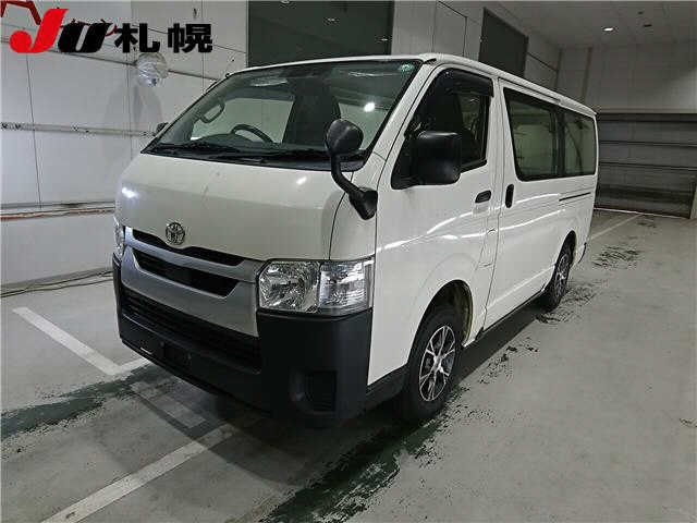 TOYOTA HIACE — фото