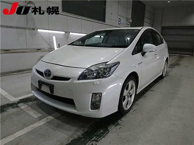TOYOTA PRIUS — фото