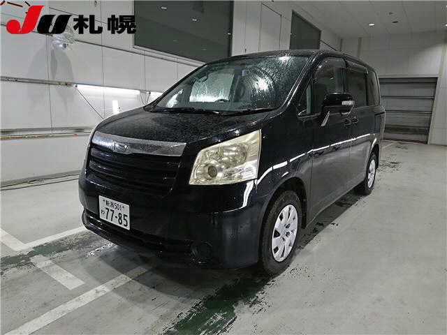 TOYOTA NOAH — фото