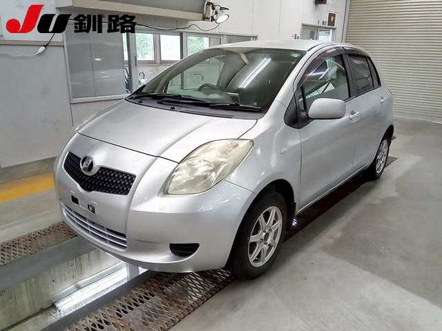 TOYOTA VITZ — фото