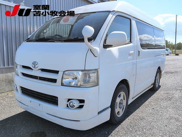 TOYOTA HIACE — фото