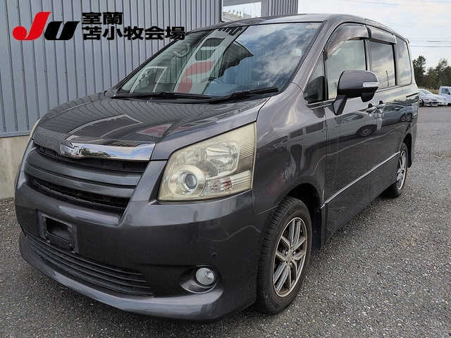 TOYOTA NOAH — фото