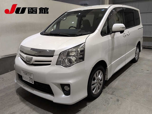 TOYOTA NOAH — фото