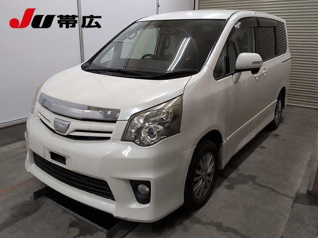 TOYOTA NOAH — фото