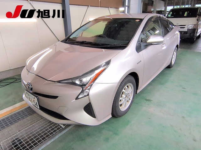 TOYOTA PRIUS — фото