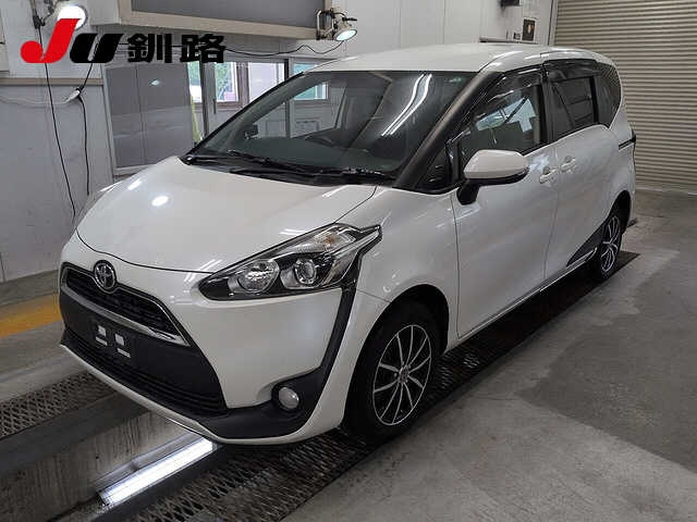 TOYOTA SIENTA — фото