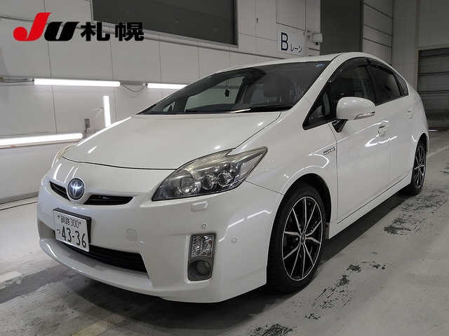 TOYOTA PRIUS — фото