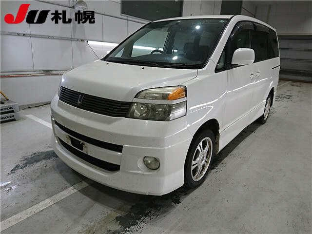 TOYOTA VOXY — фото
