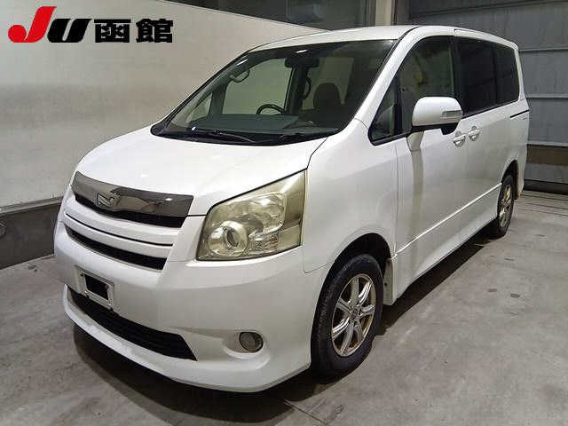 TOYOTA NOAH — фото