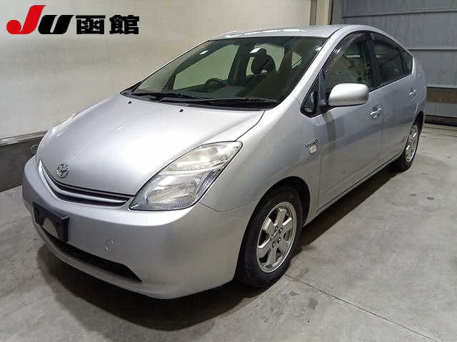 TOYOTA PRIUS — фото