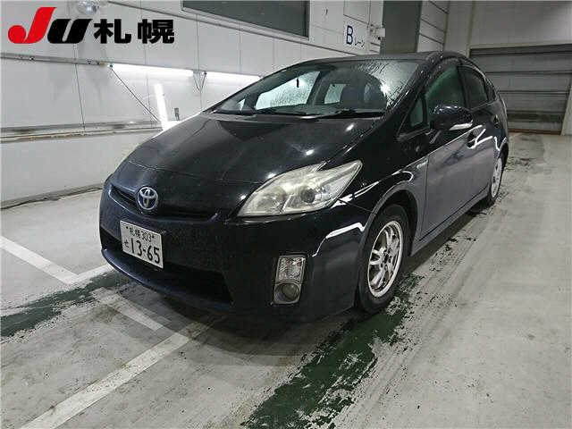 TOYOTA PRIUS — фото