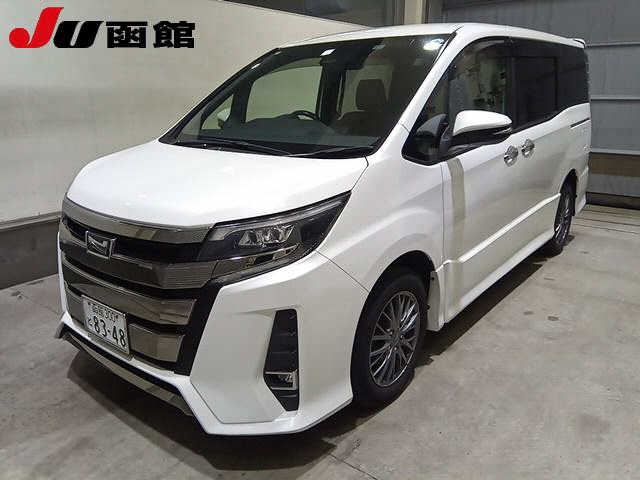 TOYOTA NOAH — фото