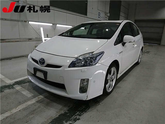 TOYOTA PRIUS — фото