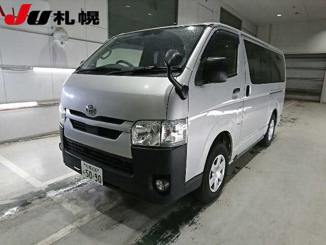TOYOTA HIACE — фото