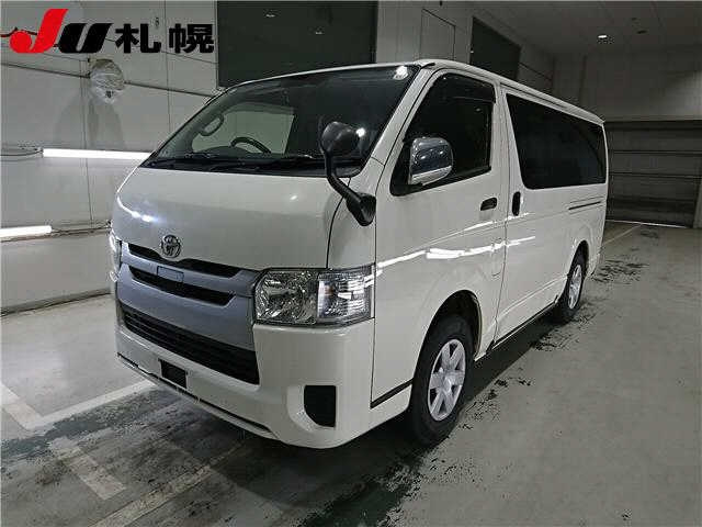 TOYOTA HIACE — фото