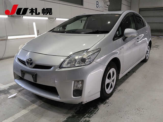 TOYOTA PRIUS — фото