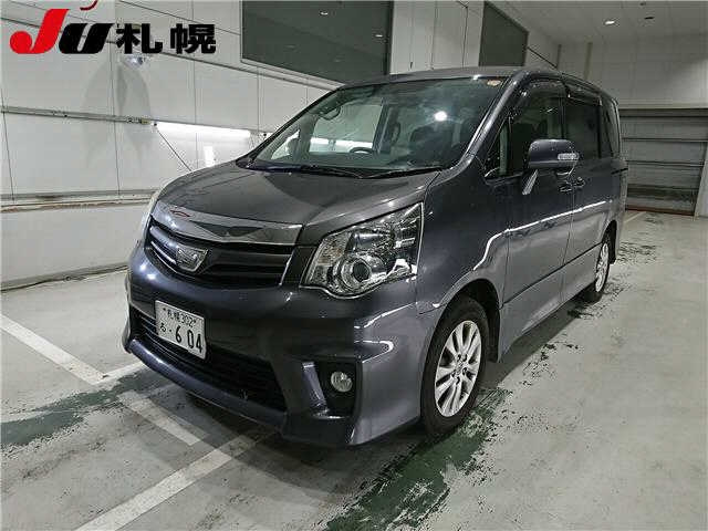 TOYOTA NOAH — фото