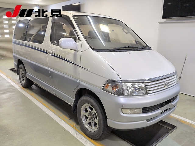 TOYOTA HIACE — фото