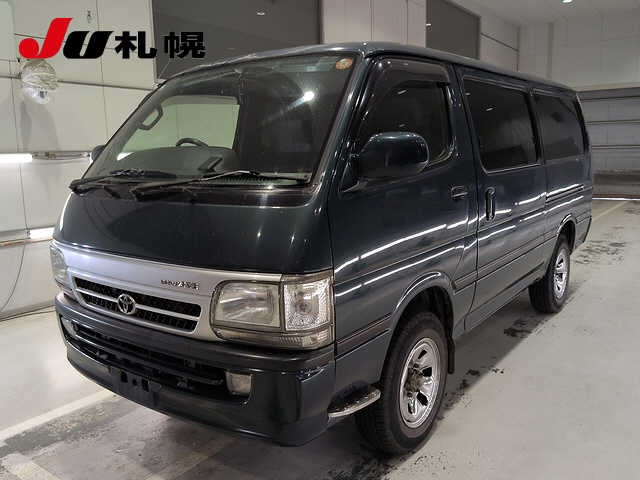 TOYOTA HIACE — фото