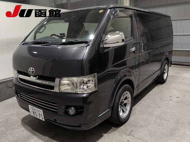 TOYOTA HIACE — фото