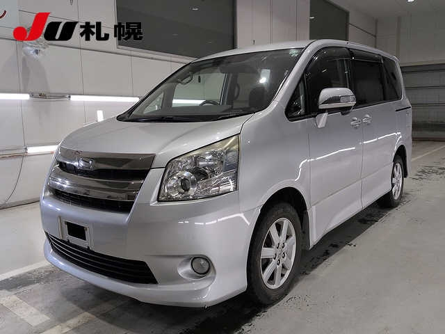 TOYOTA NOAH — фото