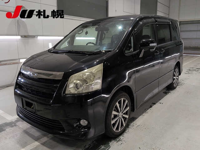 TOYOTA NOAH — фото