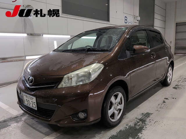 TOYOTA VITZ — фото