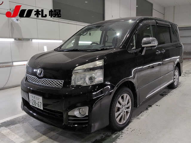 TOYOTA VOXY — фото