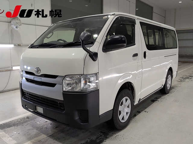 TOYOTA HIACE — фото