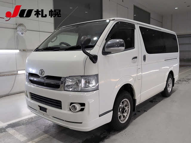 TOYOTA HIACE — фото