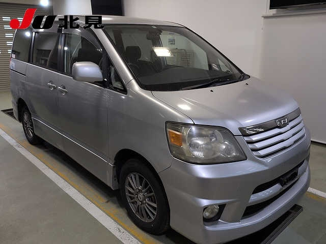 TOYOTA NOAH — фото
