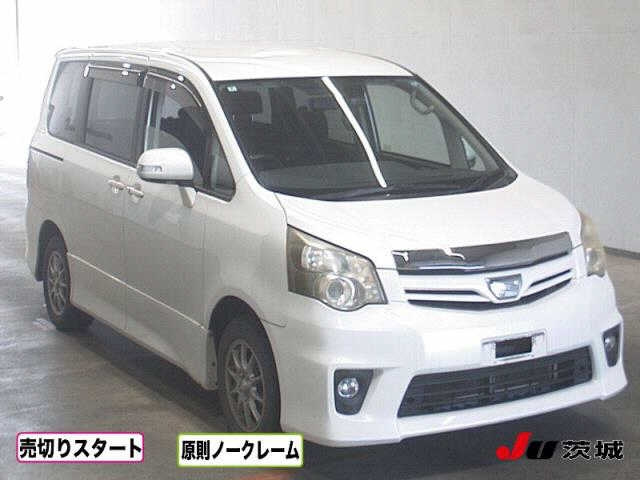 TOYOTA NOAH — фото