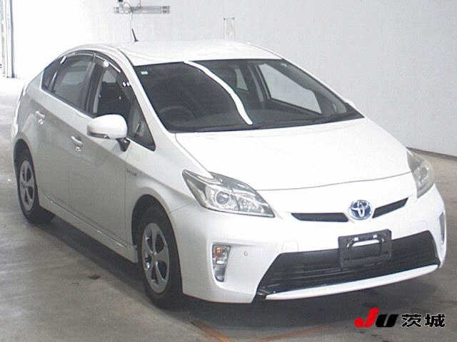 TOYOTA PRIUS — фото