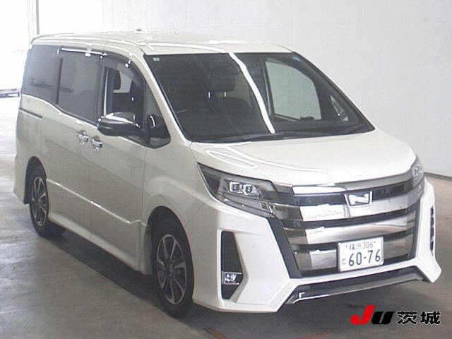 TOYOTA NOAH — фото