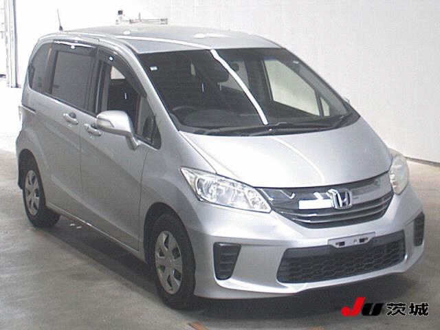 HONDA FREED — фото