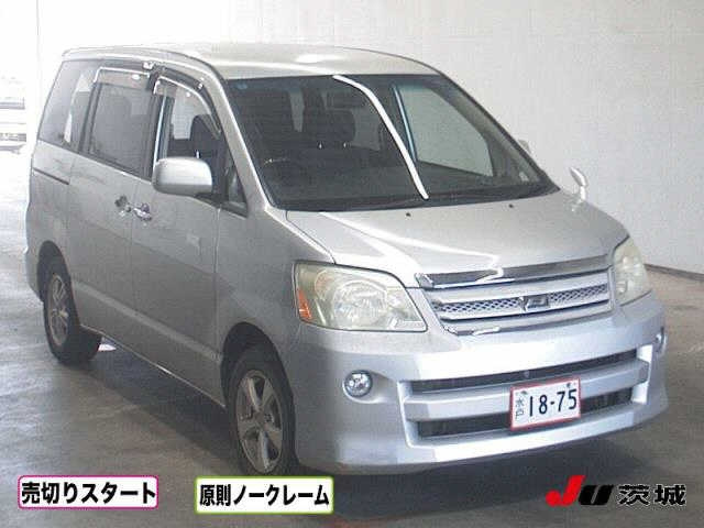 TOYOTA NOAH — фото
