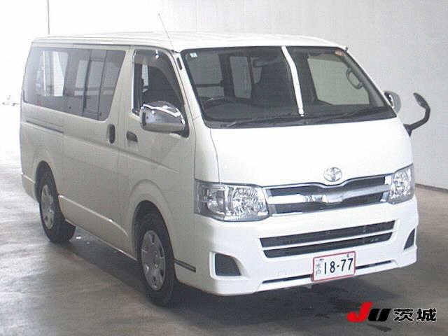 TOYOTA HIACE — фото