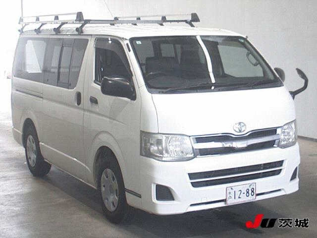 TOYOTA HIACE — фото