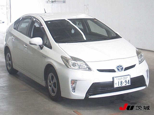 TOYOTA PRIUS — фото