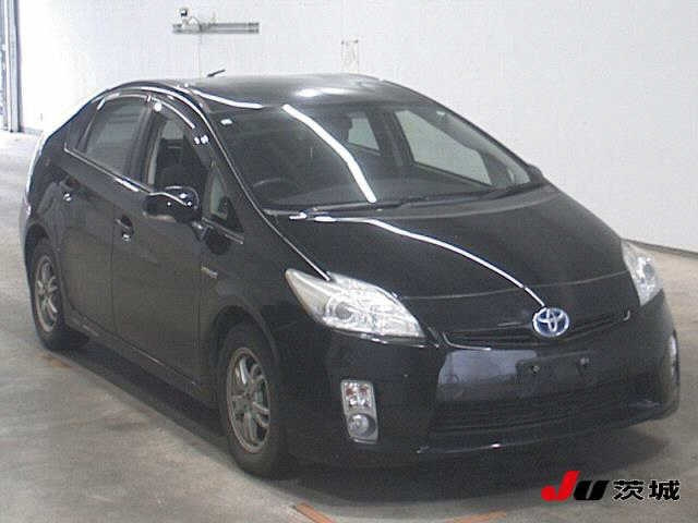 TOYOTA PRIUS — фото