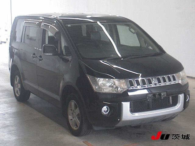 MITSUBISHI DELICA — фото