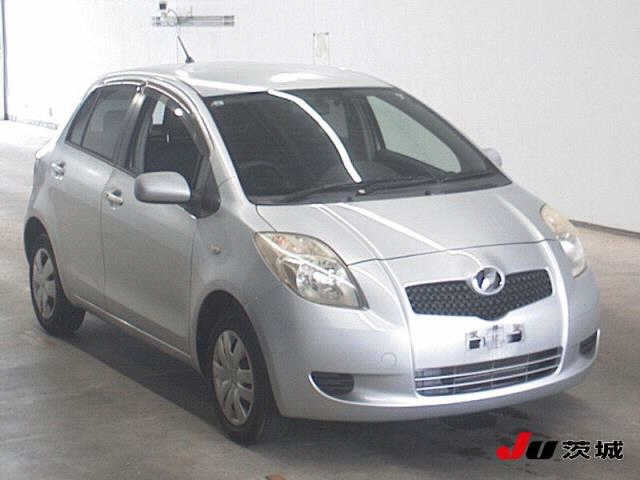 TOYOTA VITZ — фото
