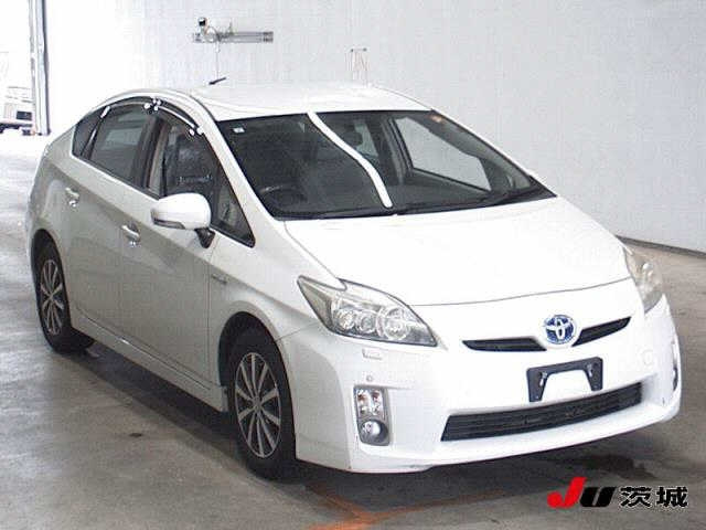 TOYOTA PRIUS — фото