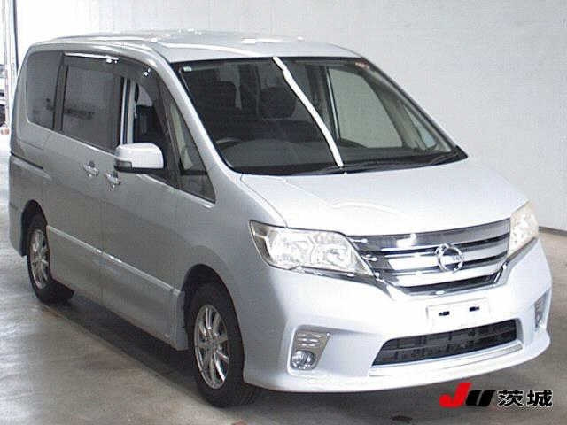 NISSAN SERENA — фото