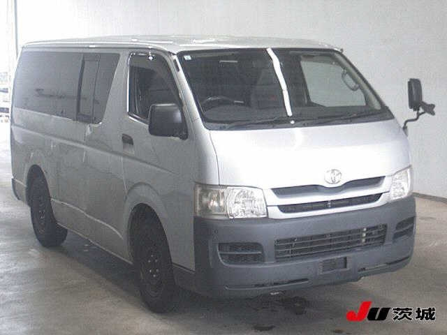 TOYOTA HIACE — фото