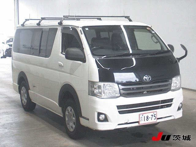 TOYOTA HIACE — фото