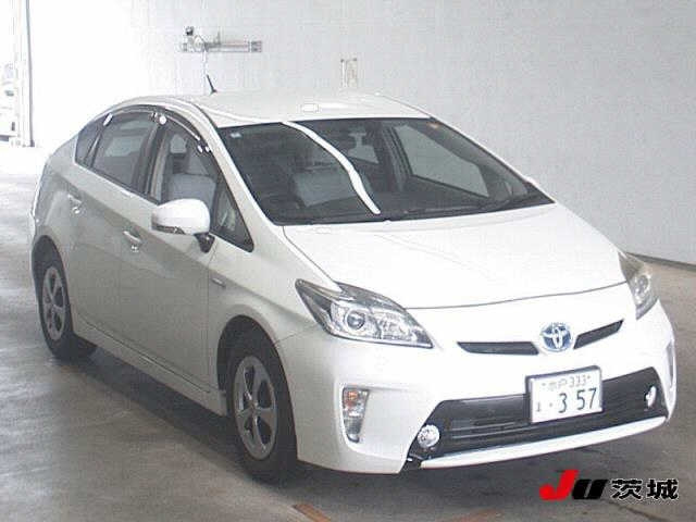 TOYOTA PRIUS — фото