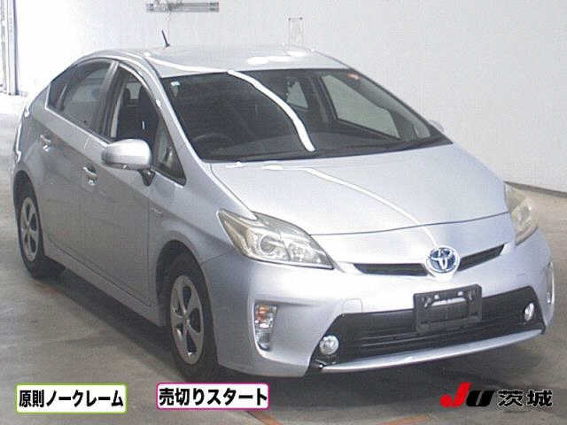 TOYOTA PRIUS — фото