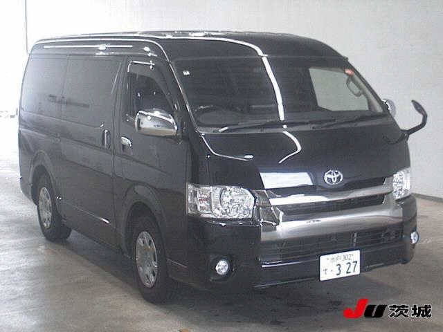 TOYOTA HIACE — фото